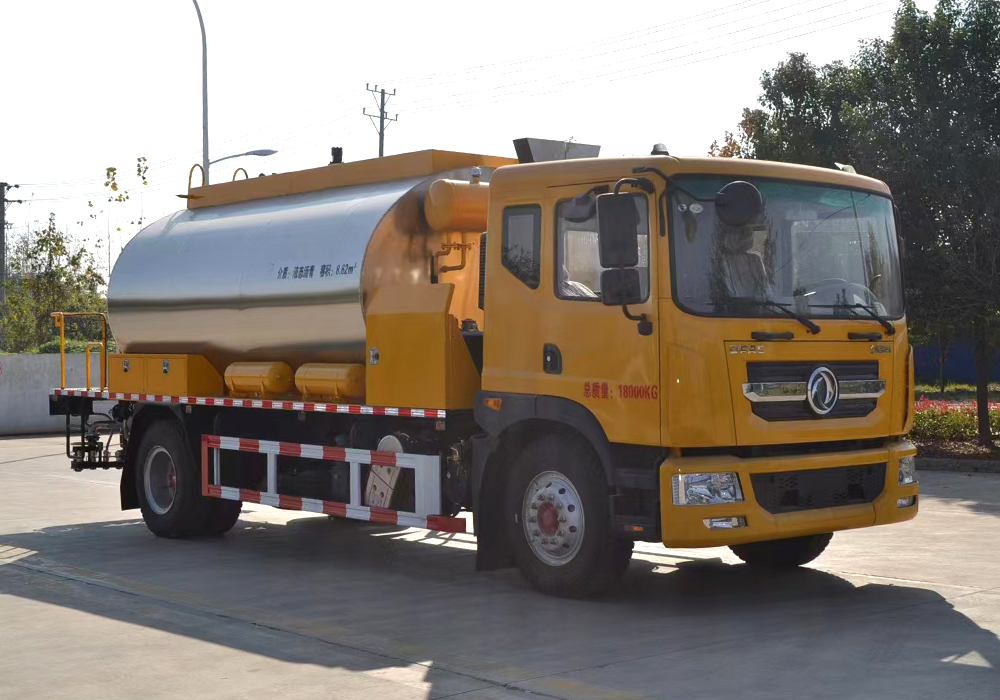 12噸東風多利卡（全功率）智能瀝青灑布車